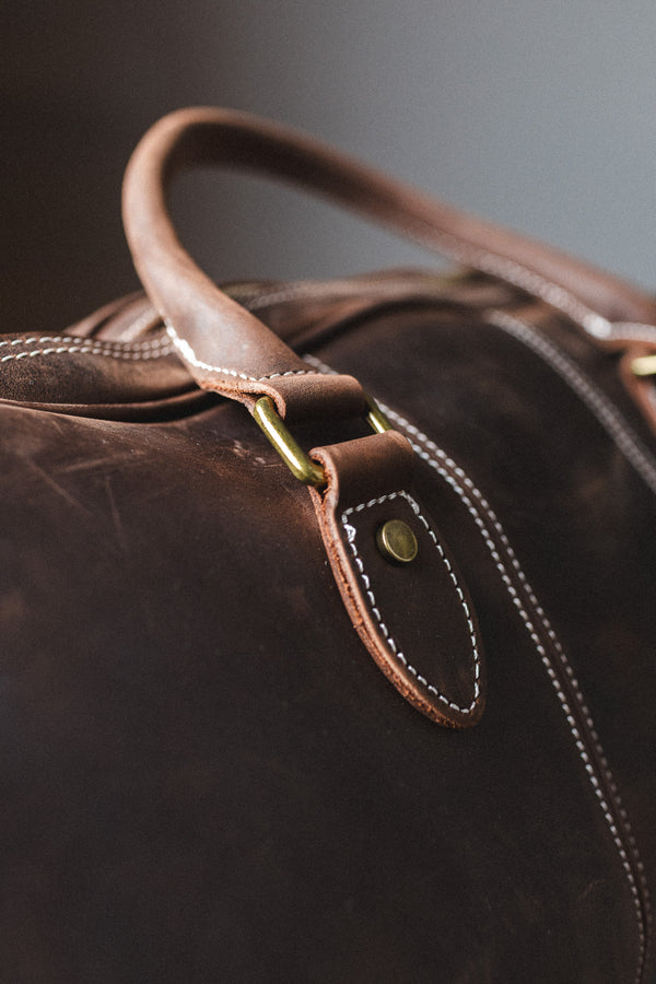 BOLSO DE CUERO GENUINO TYR DARK BROWN