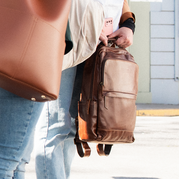 MOCHILA DE CUERO GENUINO IDUN