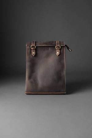 Mochila de cuero genuino Freyja para mujer, vista frontal - Fugitivo Chile